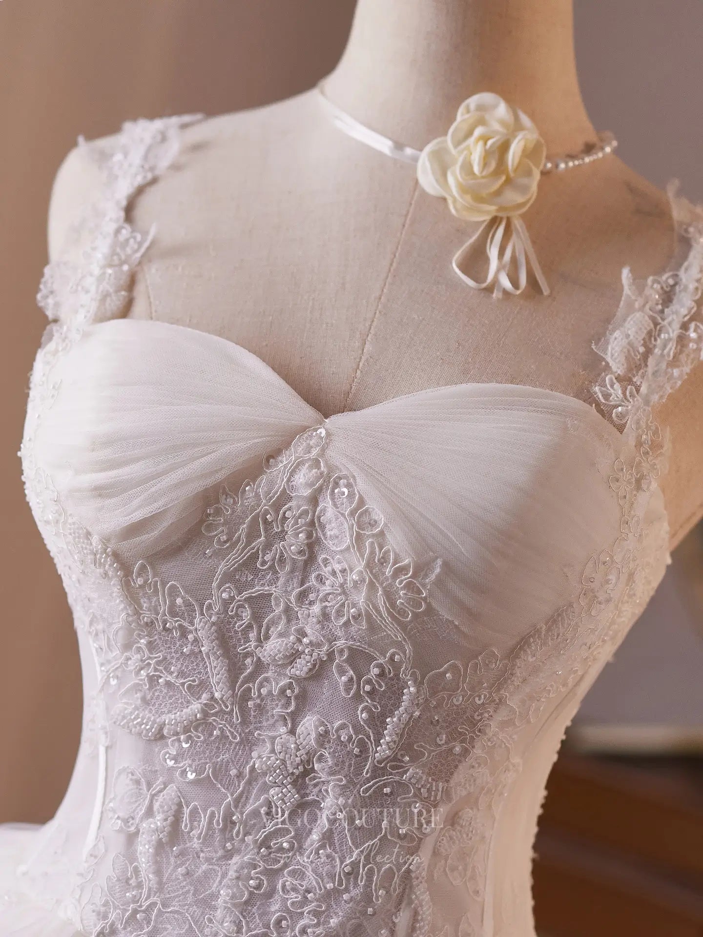 Prom Dresses 2025 to impress Elegant Ivory Lace Short Prom Dress with Sweetheart Neckline & Lace Straps – 26006-vigocouture-vigocouture