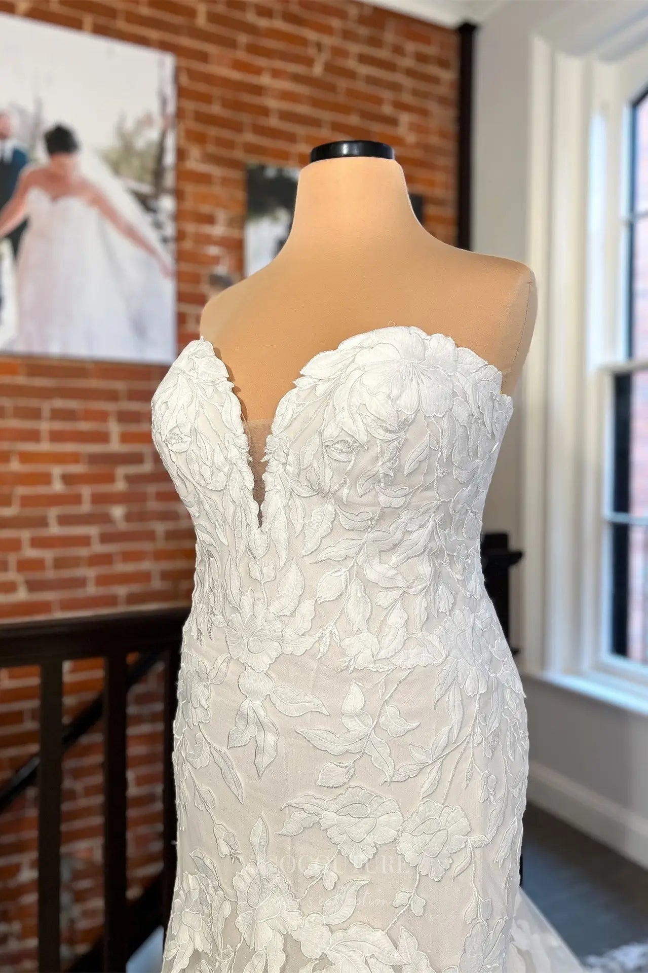 Wedding Dresses 2025 to impress Elegant Ivory Floral Lace Mermaid Wedding Dress with Sweetheart Neckline & Illusion Back – W2346-vigocouture-vigocouture