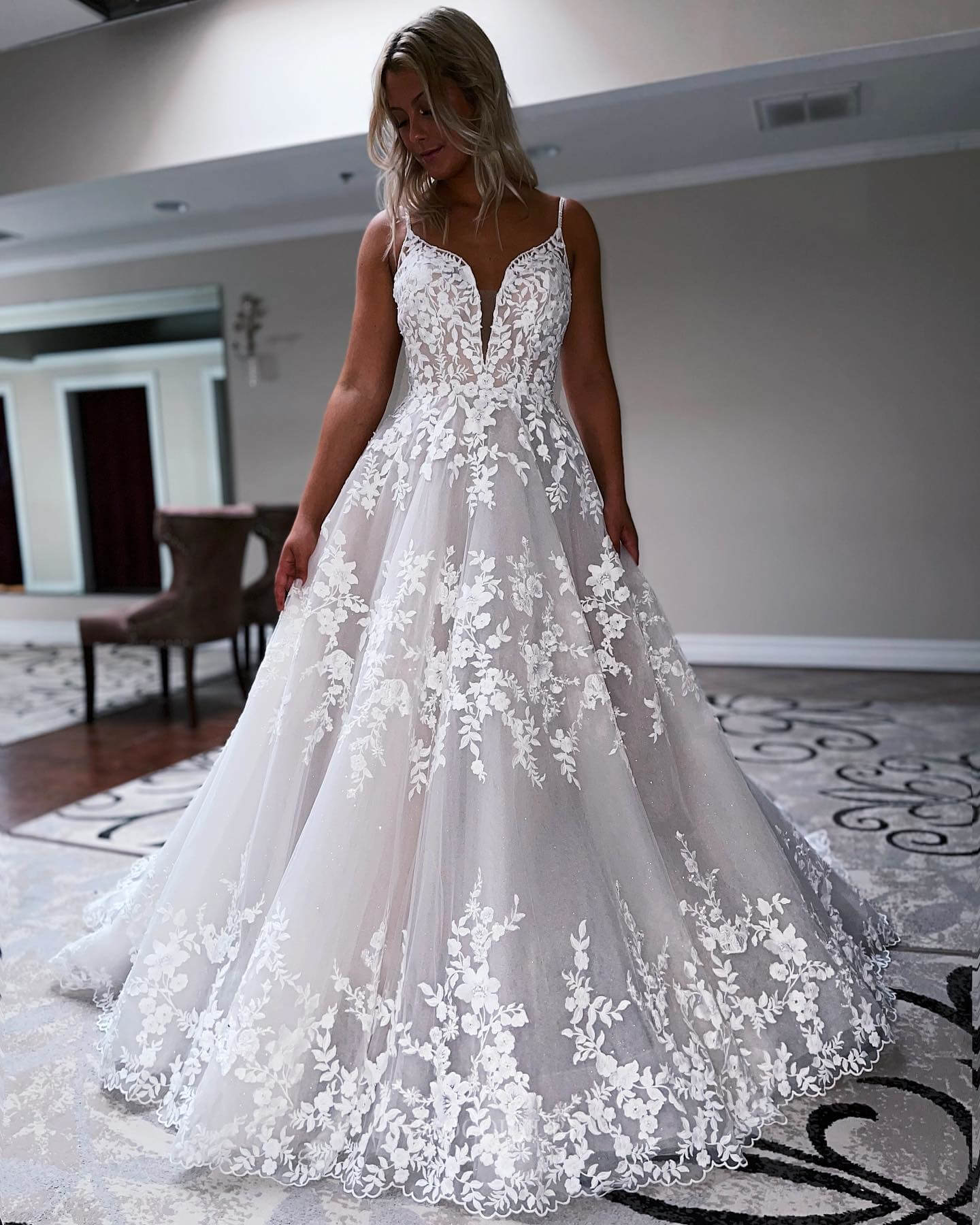 Ivory Lace Applique V-Neck Wedding Dress Spaghetti Strap Chapel Train Bridal Gown W0143 Custom Colors / US6 Ivory Lace Applique V-Neck Wedding Dress Spaghetti Strap Chapel Train Bridal Gown W0143 Custom Colors / US6