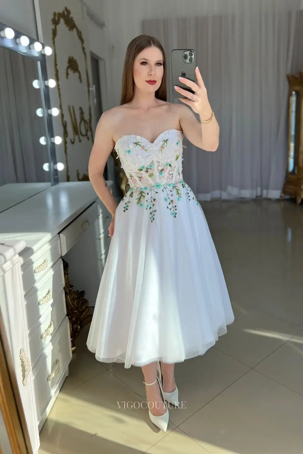 Wedding Dresses 2025 to impress Whimsical Floral Embroidered Short Wedding Dress with Sweetheart Neckline & Sheer Corset Bodice – W2645-vigocouture-vigocouture