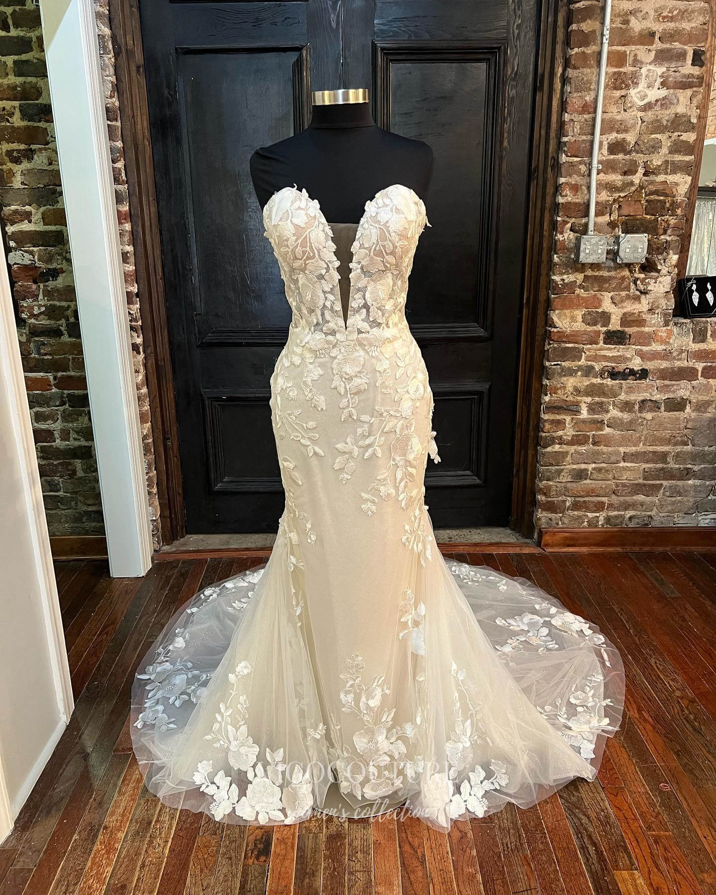 Ivory Lace Applique Wedding Dresses Sweetheart Neck Bridal Gown W0097 - Ivory / US16 Ivory Lace Applique Wedding Dresses Sweetheart Neck Bridal Gown W0097 - Ivory / US16
