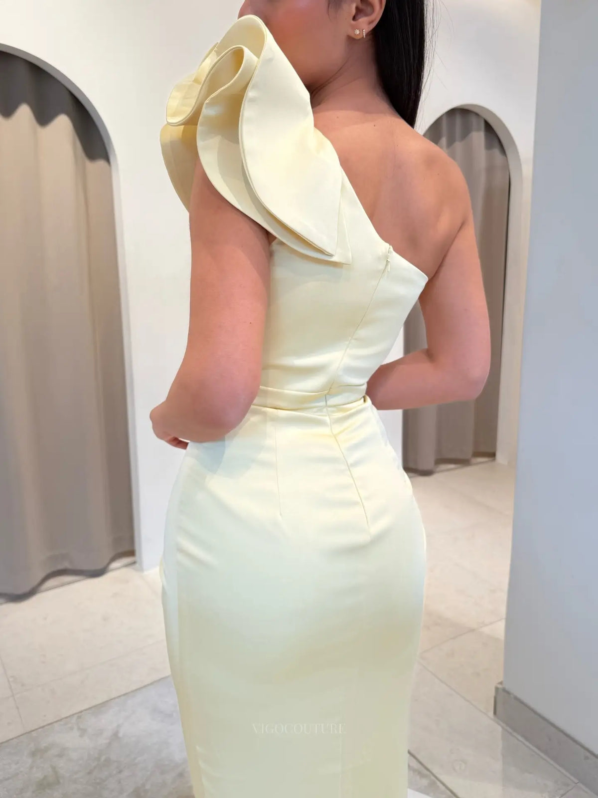 Dramatic One-Shoulder Satin Column Prom Dress with Sculptural Ruffle and High Slit - P26046
