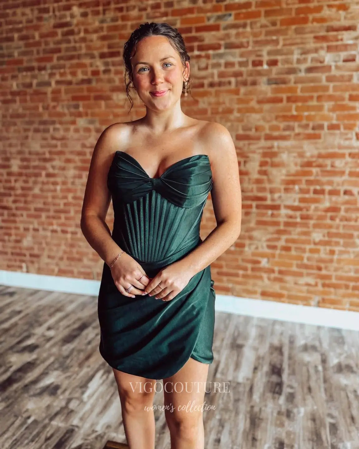 Emerald Green Strapless Sweetheart Corset Short Prom Dress with Ruched Skirt - P26074