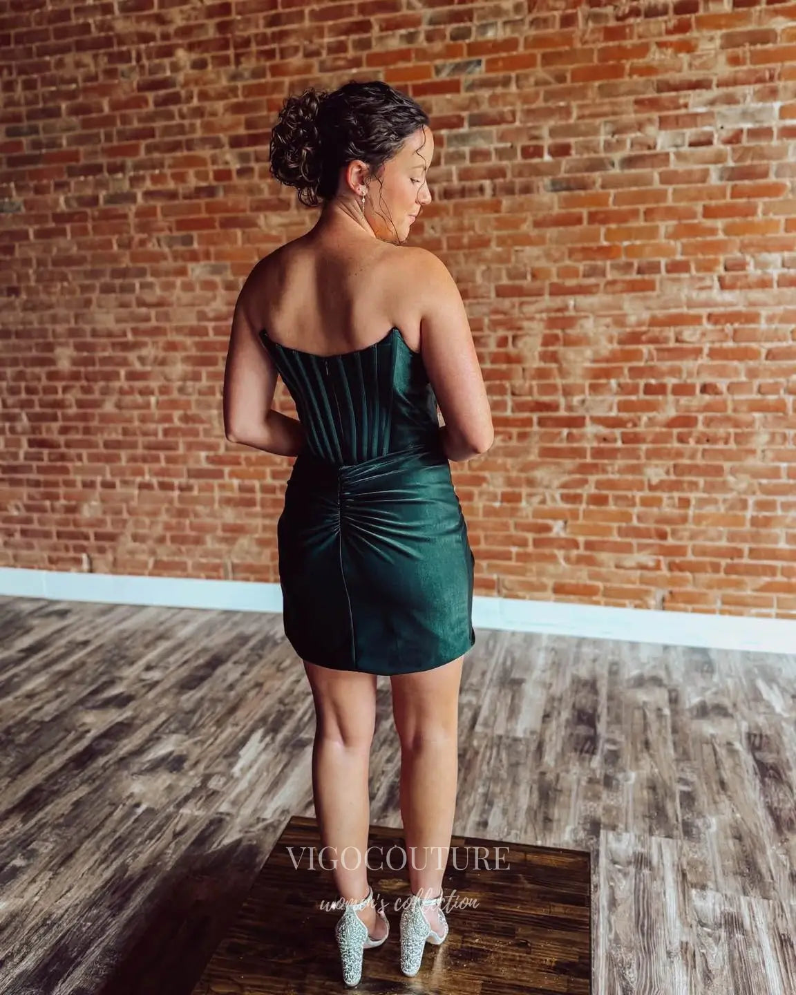 Emerald Green Strapless Sweetheart Corset Short Prom Dress with Ruched Skirt - P26074
