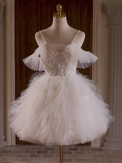 Vestido de fiesta con apliques de encaje color marfil y tirantes finos con volantes hc319 