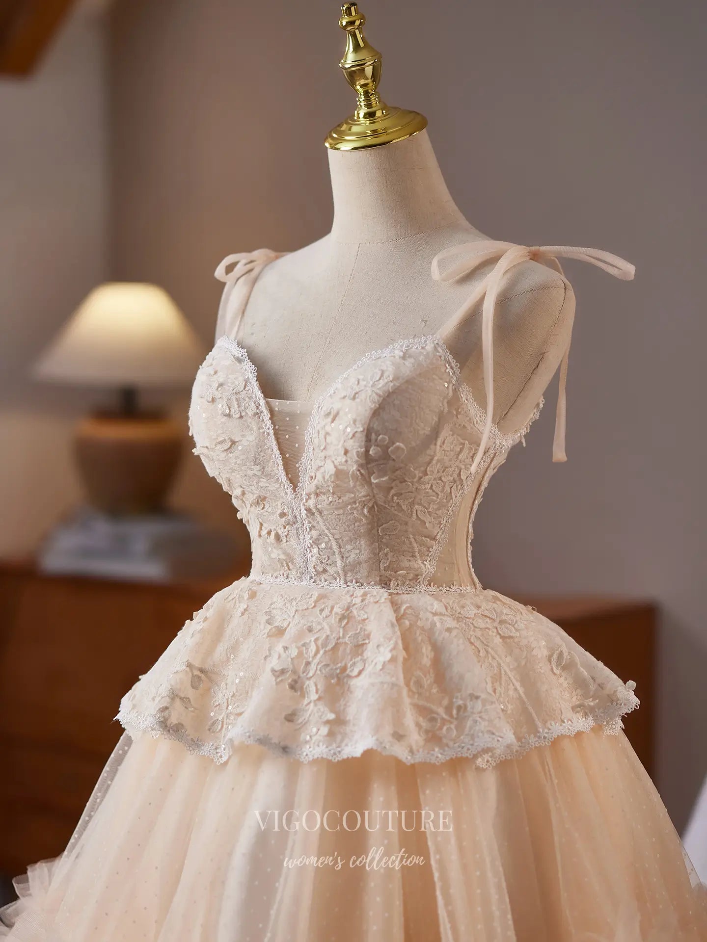 Prom Dresses 2025 to impress Champagne Lace Homecoming Dress with Plunging Neckline & Ruffled Tulle Hem – HC487-vigocouture-vigocouture