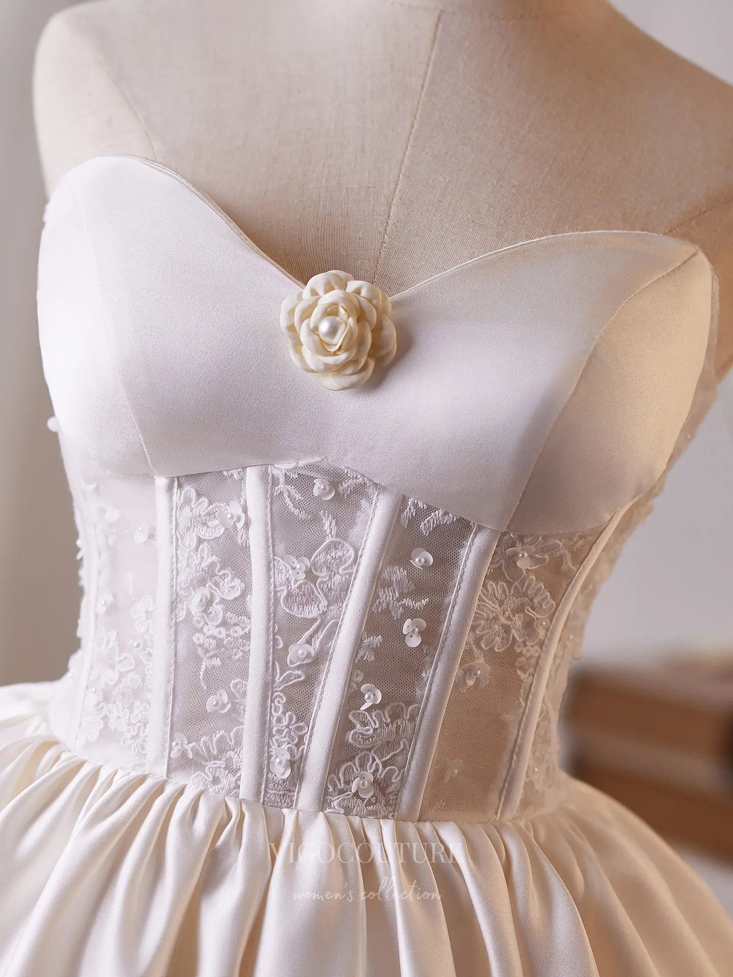 Prom Dresses 2025 to impress Elegant Ivory Satin Homecoming Dress with Lace Corset Bodice & Sweetheart Neckline – 26013-vigocouture-vigocouture