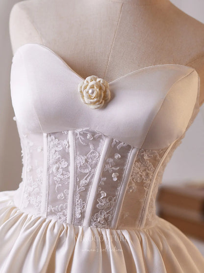 Prom Dresses 2025 to impress Elegant Ivory Satin Homecoming Dress with Lace Corset Bodice & Sweetheart Neckline – 26013-vigocouture-vigocouture
