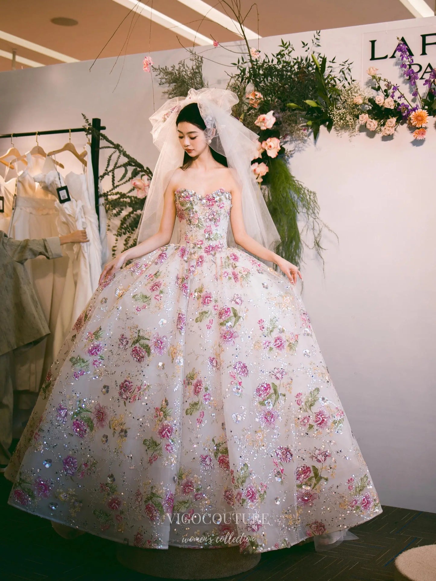 Prom Dresses 2025 to impress Floral Ball Gown Wedding Dress with 3D Appliqué, Sparkle Tulle Skirt and Strapless Sweetheart Bodice – F001-vigocouture-vigocouture