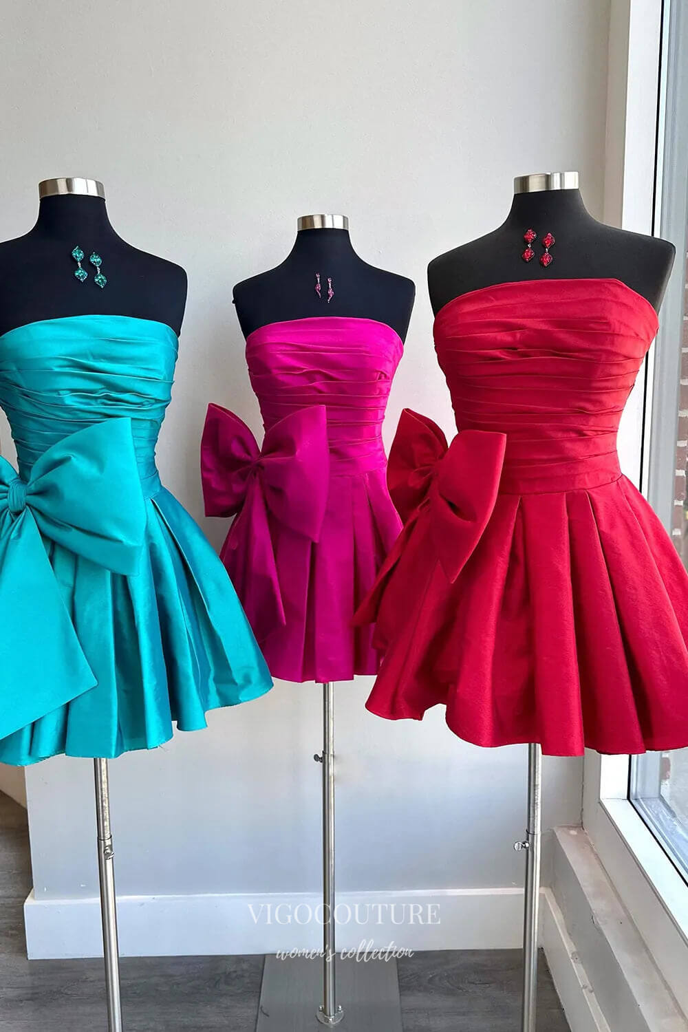 Short Prom Dresses 2025 Red Bow-Tie Satin Homecoming Dresses Strapless Ruched Graduation Dress hc461-Prom Dresses-vigocouture-vigocouture