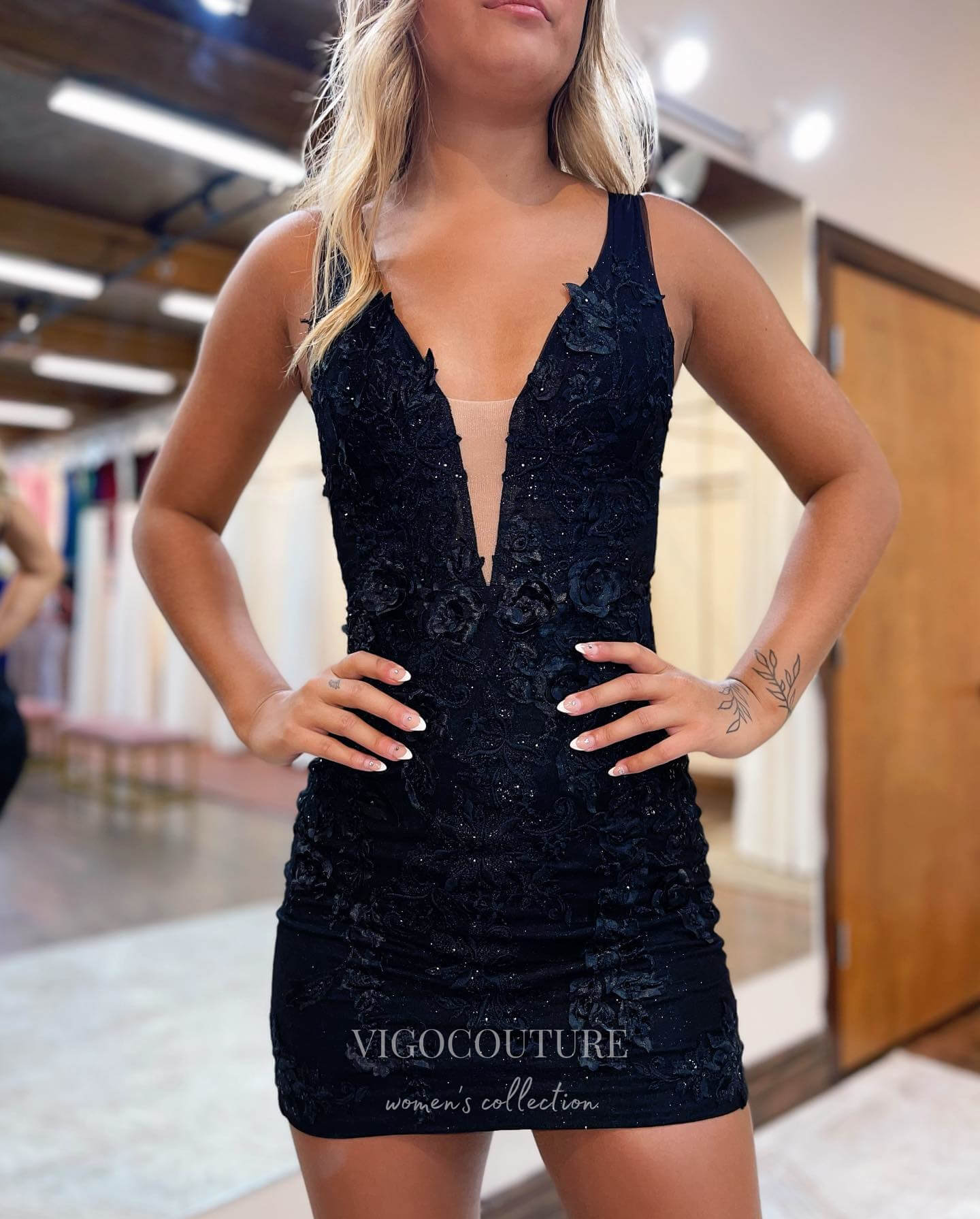 Stunning Lace Applique Hoco Dress Plunging V-Neck Bodycon Dress hc273-Prom Dresses-vigocouture-Lavender-US0-vigocouture