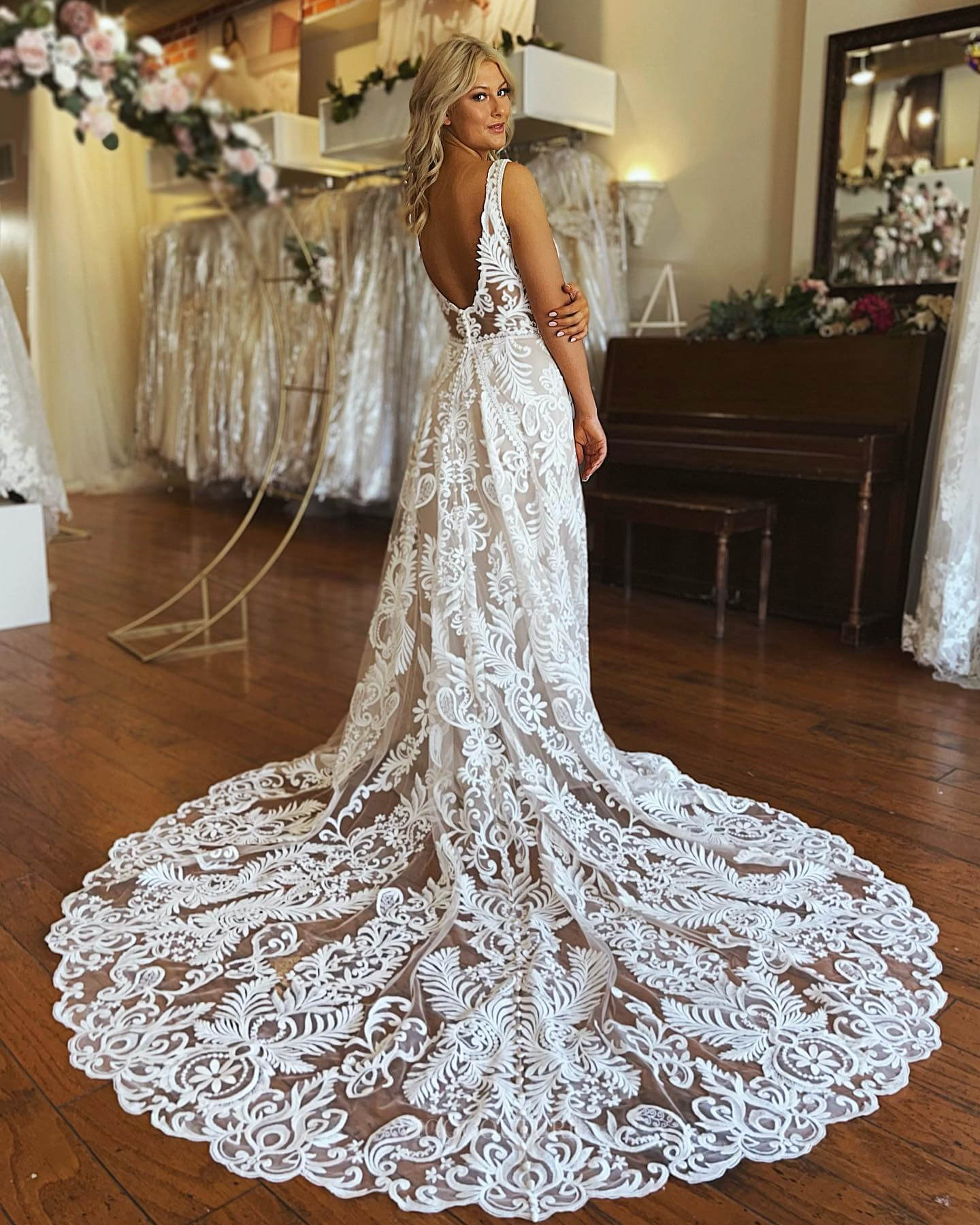 Bohemian Lace V-Neck Wedding Dress Sheath Backless Chapel Train Bridal Gown w0140-Wedding Dresses-vigocouture-Ivory-US2-vigocouture