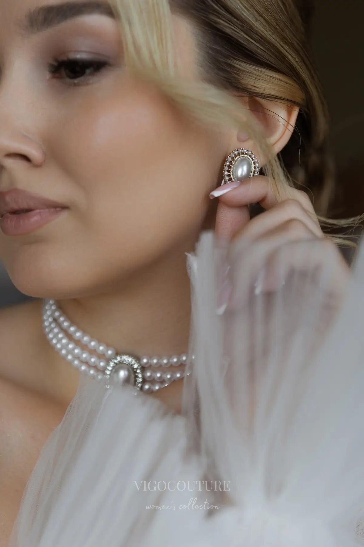 Wedding Dresses 2025 to impress Elegant Ivory Crepe Wedding Dress with Sheer Puff Sleeves, Square Neckline & Open Back – VW2595-vigocouture-vigocouture