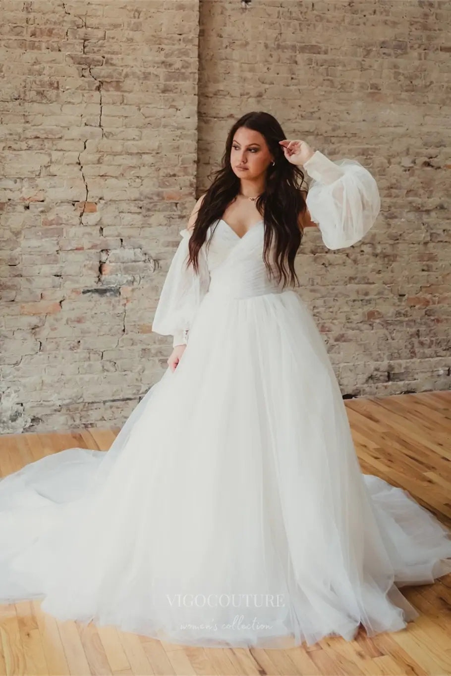 Ethereal Plus Size Tulle Ball Gown Wedding Dress with Sweetheart Neckline & Removable Puff Sleeves – W2603