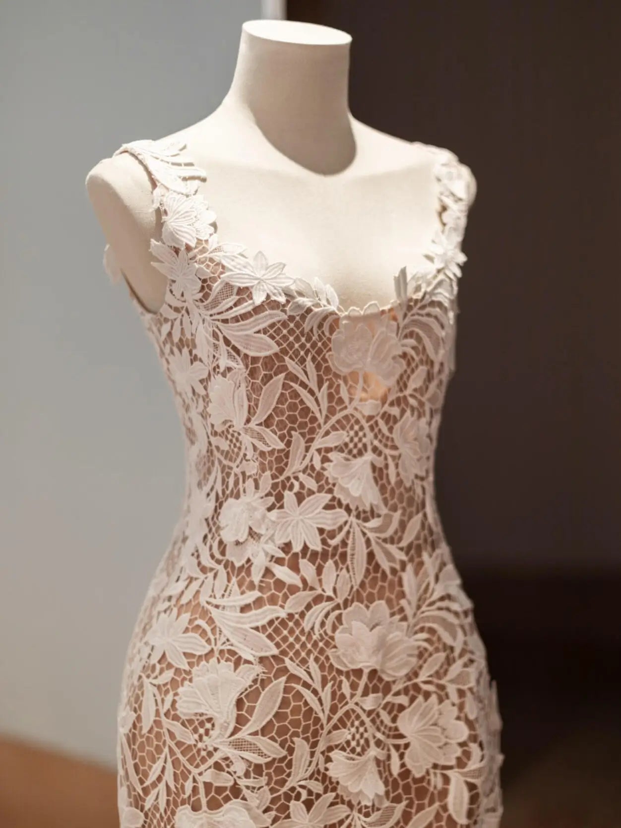 Wedding Dresses 2025 to impress Floral Lace Fit-and-Flare Wedding Dress with Scoop Back and Sheer Details – RD018-vigocouture-vigocouture