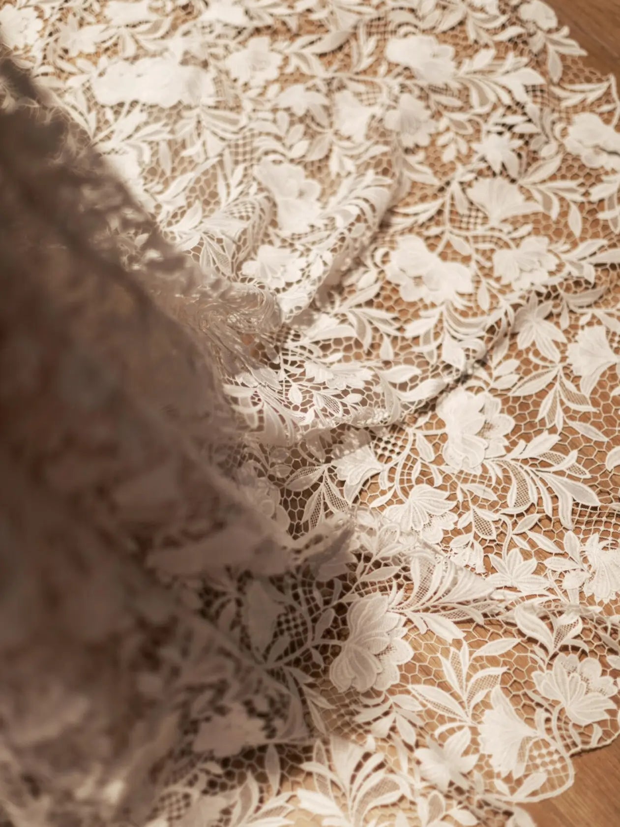 Wedding Dresses 2025 to impress Floral Lace Fit-and-Flare Wedding Dress with Scoop Back and Sheer Details – RD018-vigocouture-vigocouture