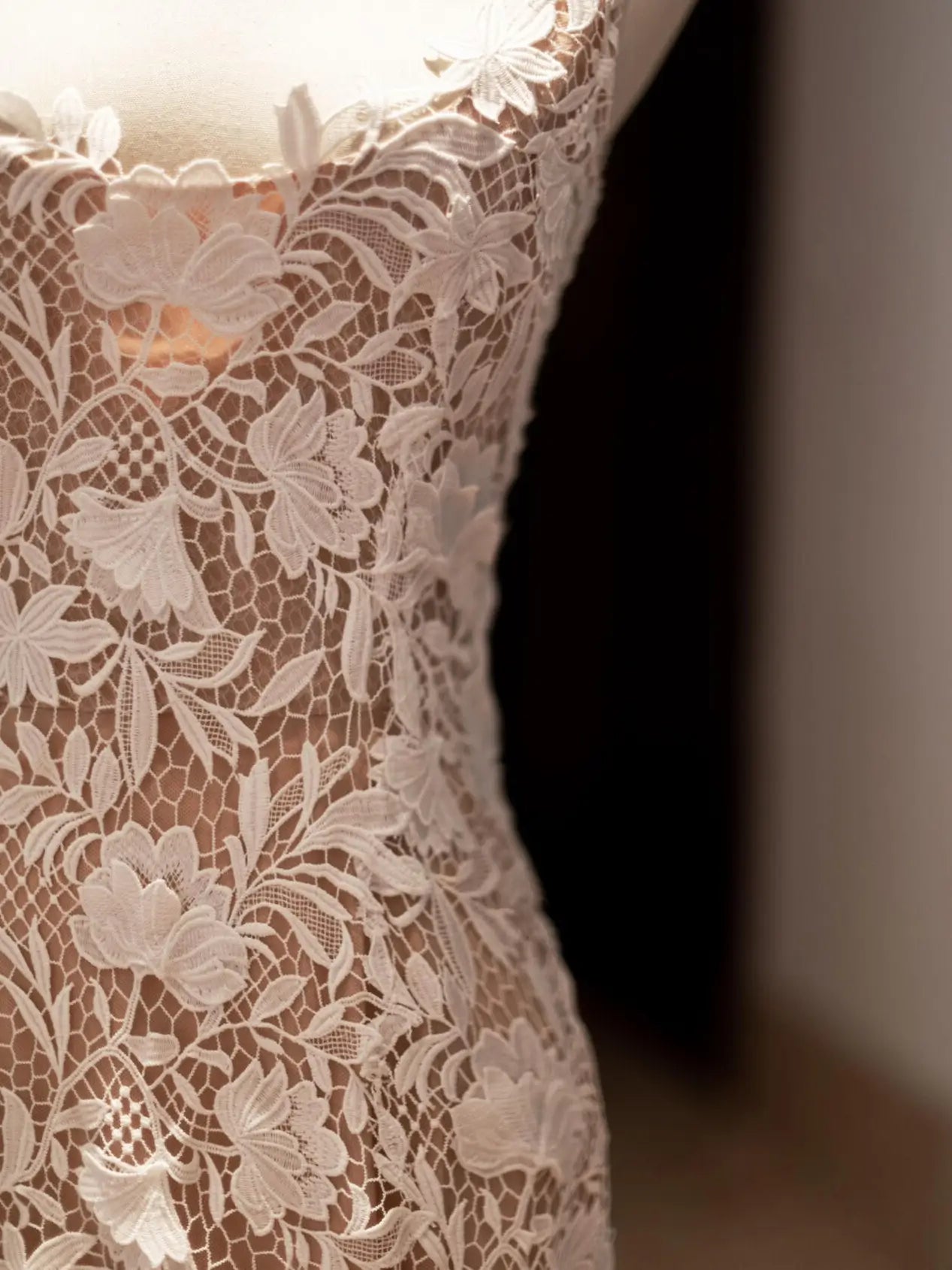 Wedding Dresses 2025 to impress Floral Lace Fit-and-Flare Wedding Dress with Scoop Back and Sheer Details – RD018-vigocouture-vigocouture