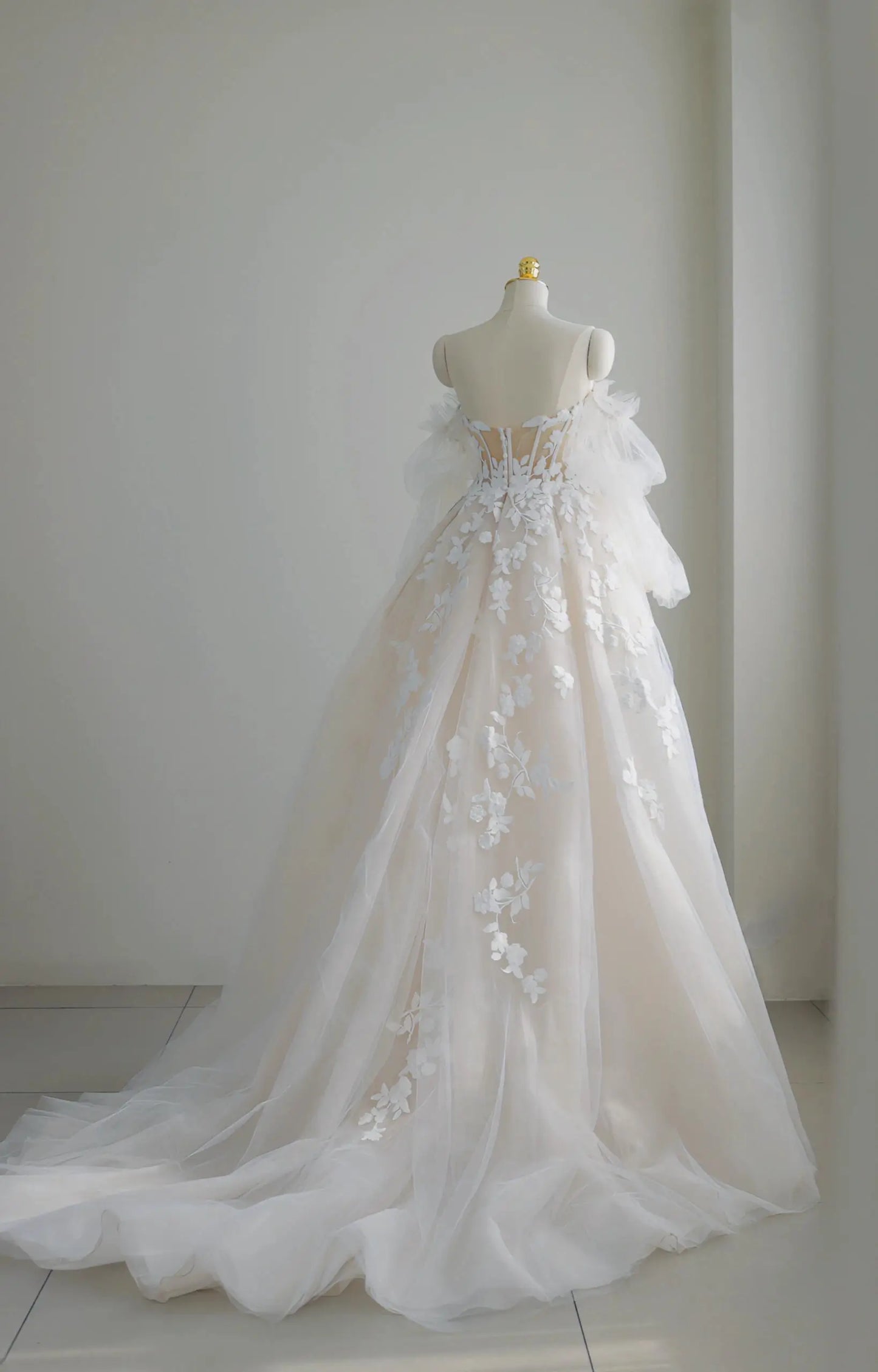 Wedding Dresses 2025 to impress Illusion Floral Lace Tulle Wedding Dress with Puff Sleeves and Slit Skirt – Style RD007-vigocouture-vigocouture