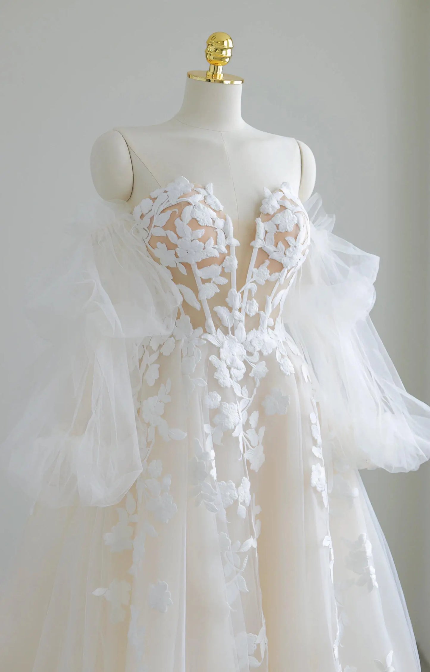 Wedding Dresses 2025 to impress Illusion Floral Lace Tulle Wedding Dress with Puff Sleeves and Slit Skirt – Style RD007-vigocouture-vigocouture