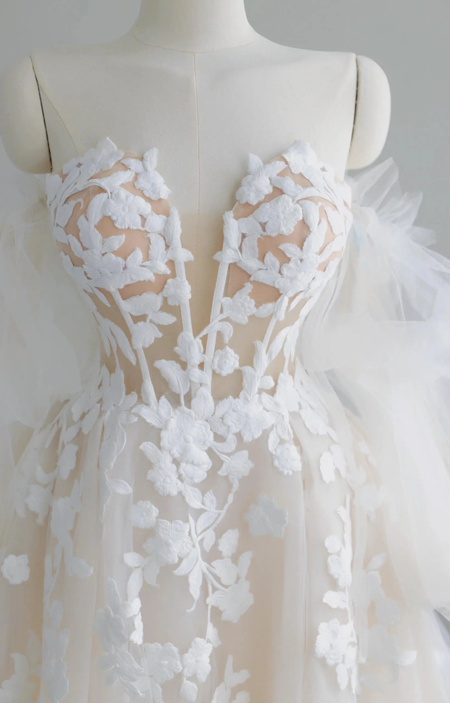 Wedding Dresses 2025 to impress Illusion Floral Lace Tulle Wedding Dress with Puff Sleeves and Slit Skirt – Style RD007-vigocouture-vigocouture