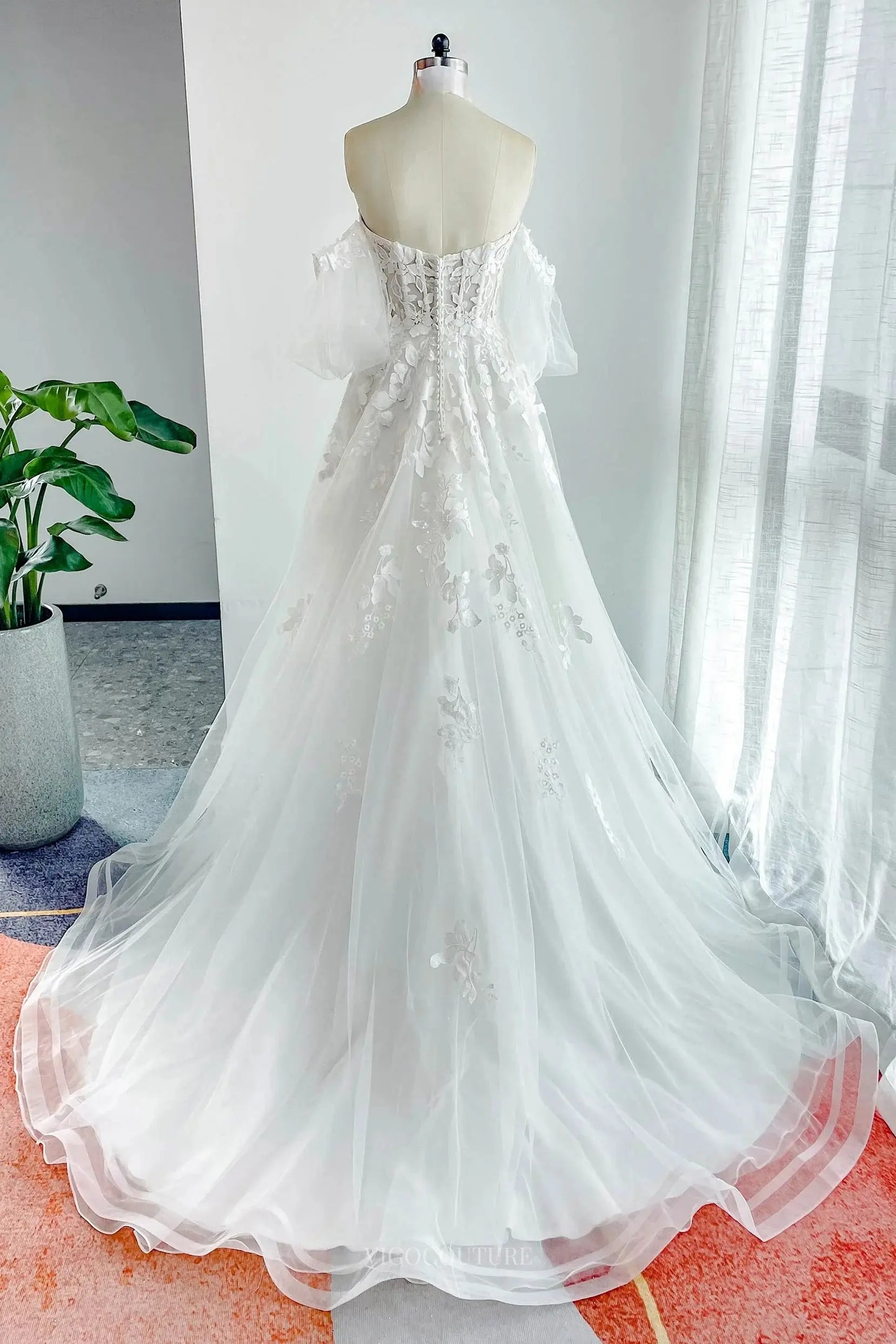 Wedding Dresses 2025 to impress Ivory Lace Tulle Wedding Dress with Sweetheart Neckline & Sheer Puffed Sleeve - MQ039-vigocouture-vigocouture