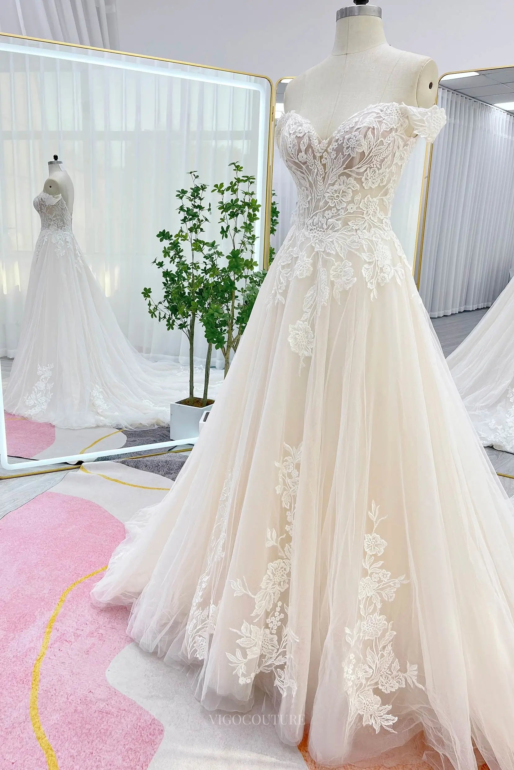 Wedding Dresses 2025 to impress Ivory Lace Tulle Wedding Dresses with Sweetheart Neckline & Chapel Train - MQ032S-vigocouture-vigocouture