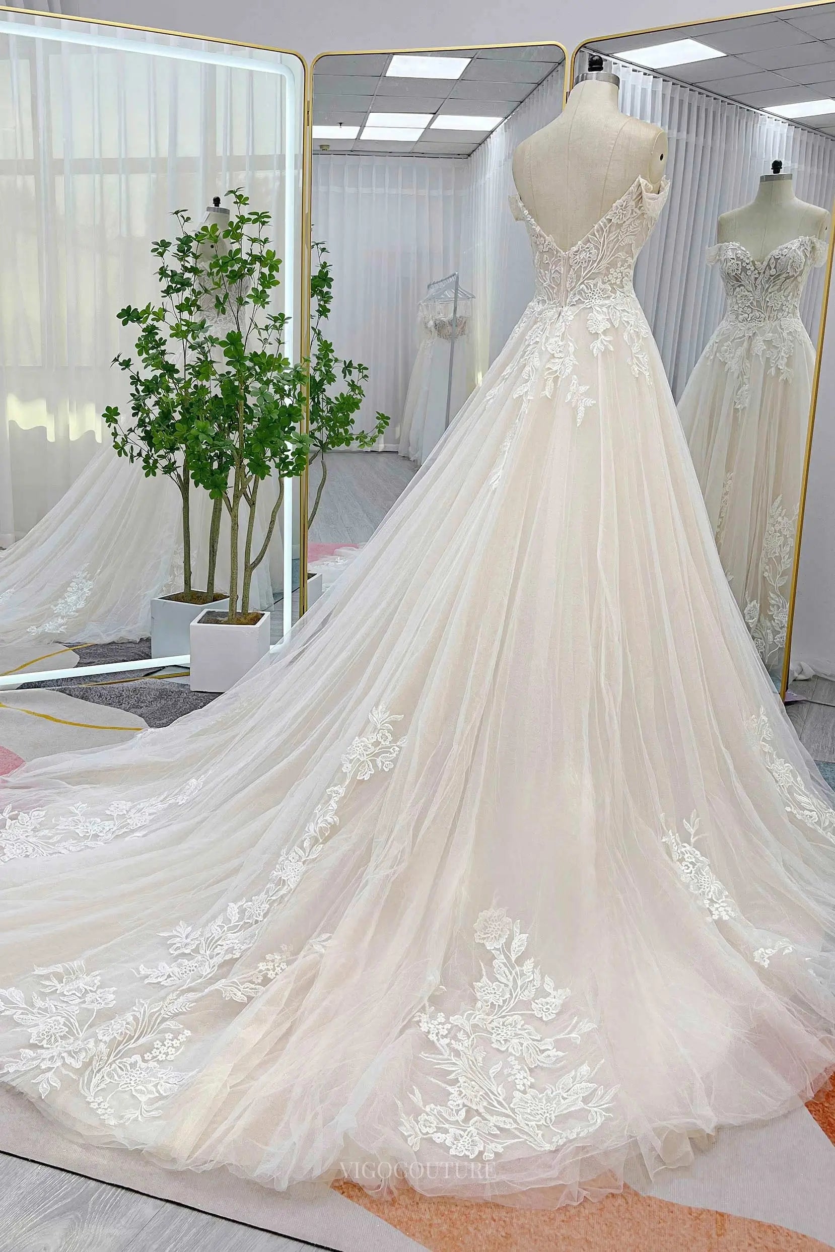 Wedding Dresses 2025 to impress Ivory Lace Tulle Wedding Dresses with Sweetheart Neckline & Chapel Train - MQ032S-vigocouture-vigocouture