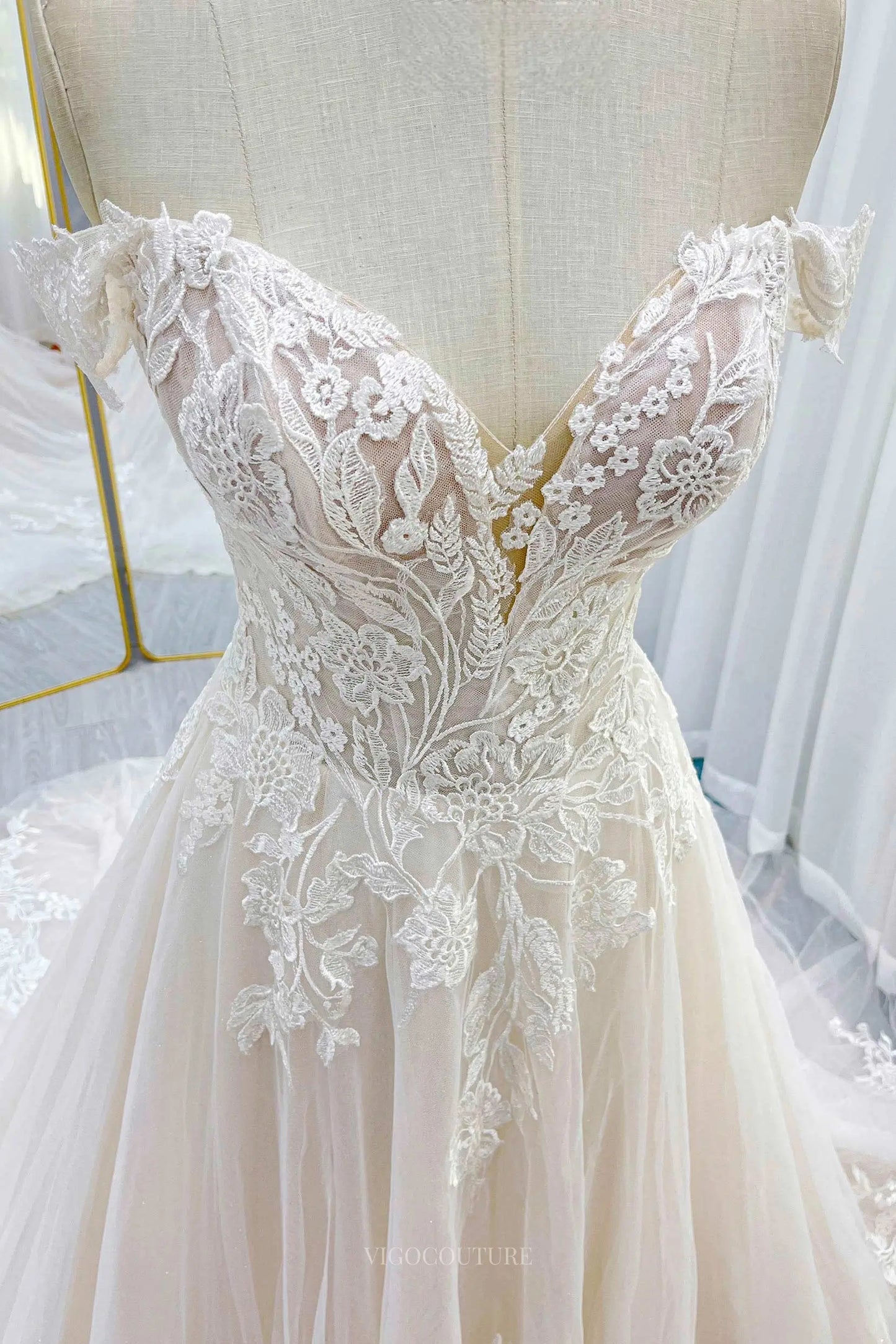 Wedding Dresses 2025 to impress Ivory Lace Tulle Wedding Dresses with Sweetheart Neckline & Chapel Train - MQ032S-vigocouture-vigocouture