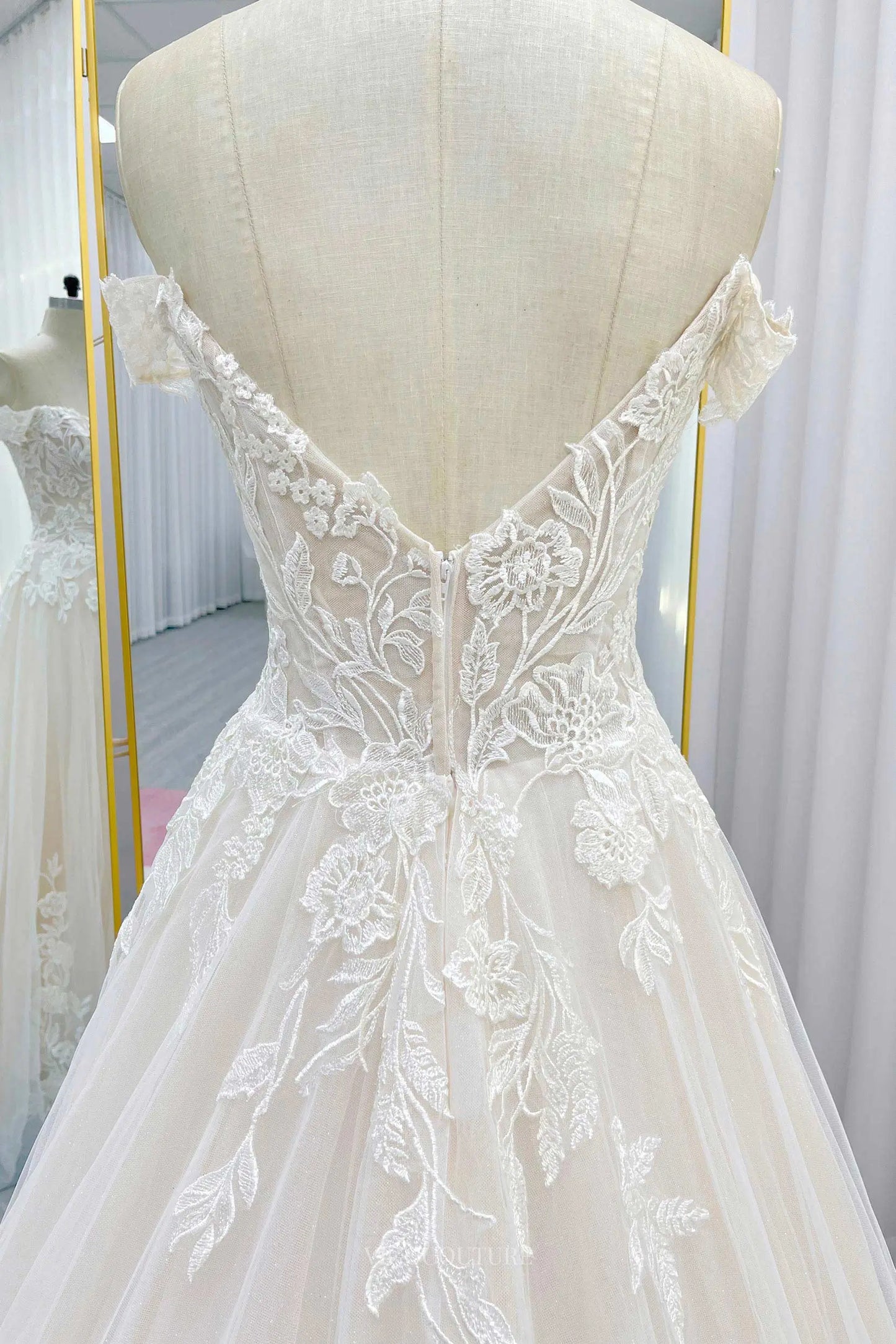 Wedding Dresses 2025 to impress Ivory Lace Tulle Wedding Dresses with Sweetheart Neckline & Chapel Train - MQ032S-vigocouture-vigocouture