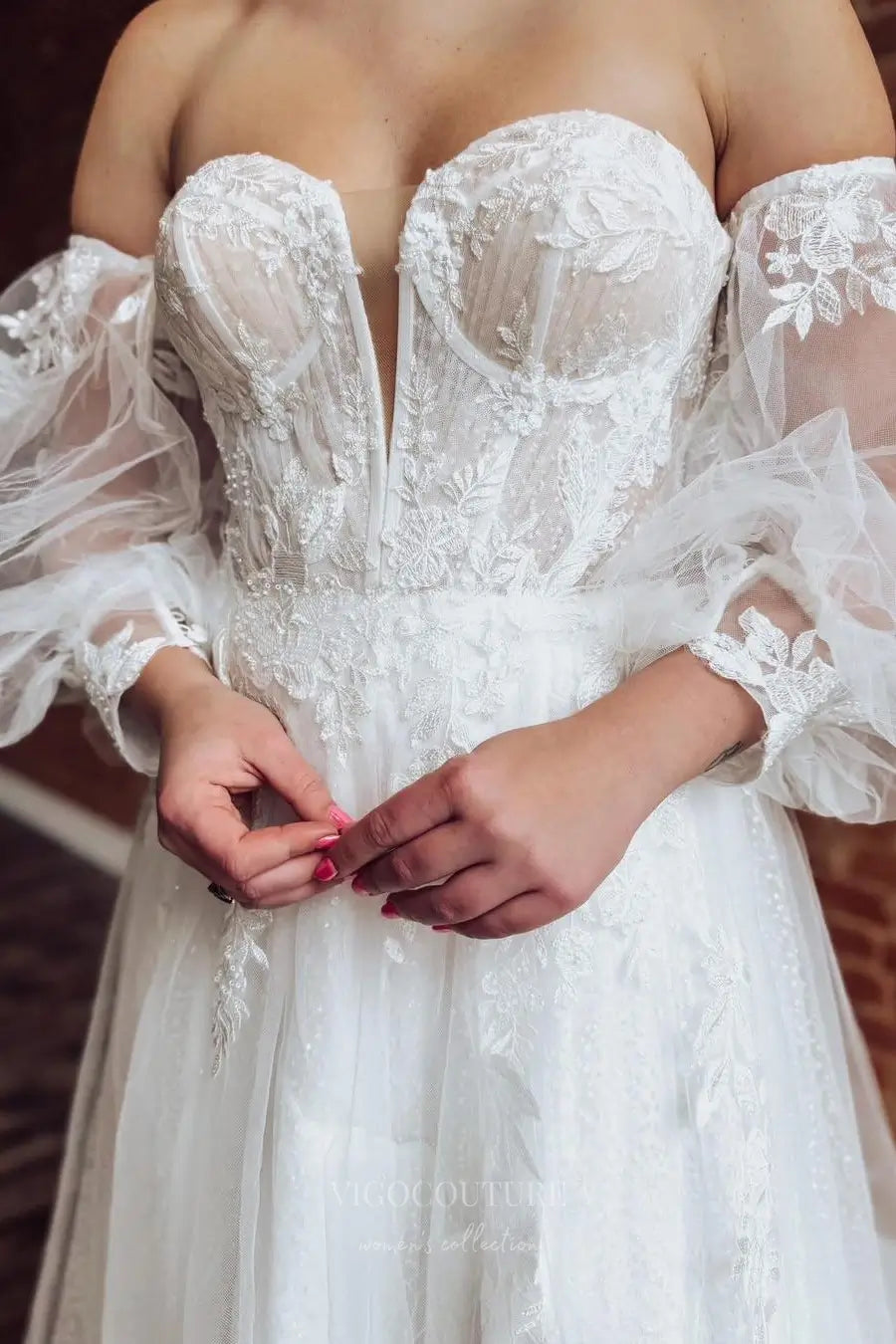 Wedding Dresses 2025 to impress Ivory Lace Wedding Dress with Removable Puff Sleeves, Sweetheart Neckline, High Slit & Sweep Train – W2254-vigocouture-vigocouture