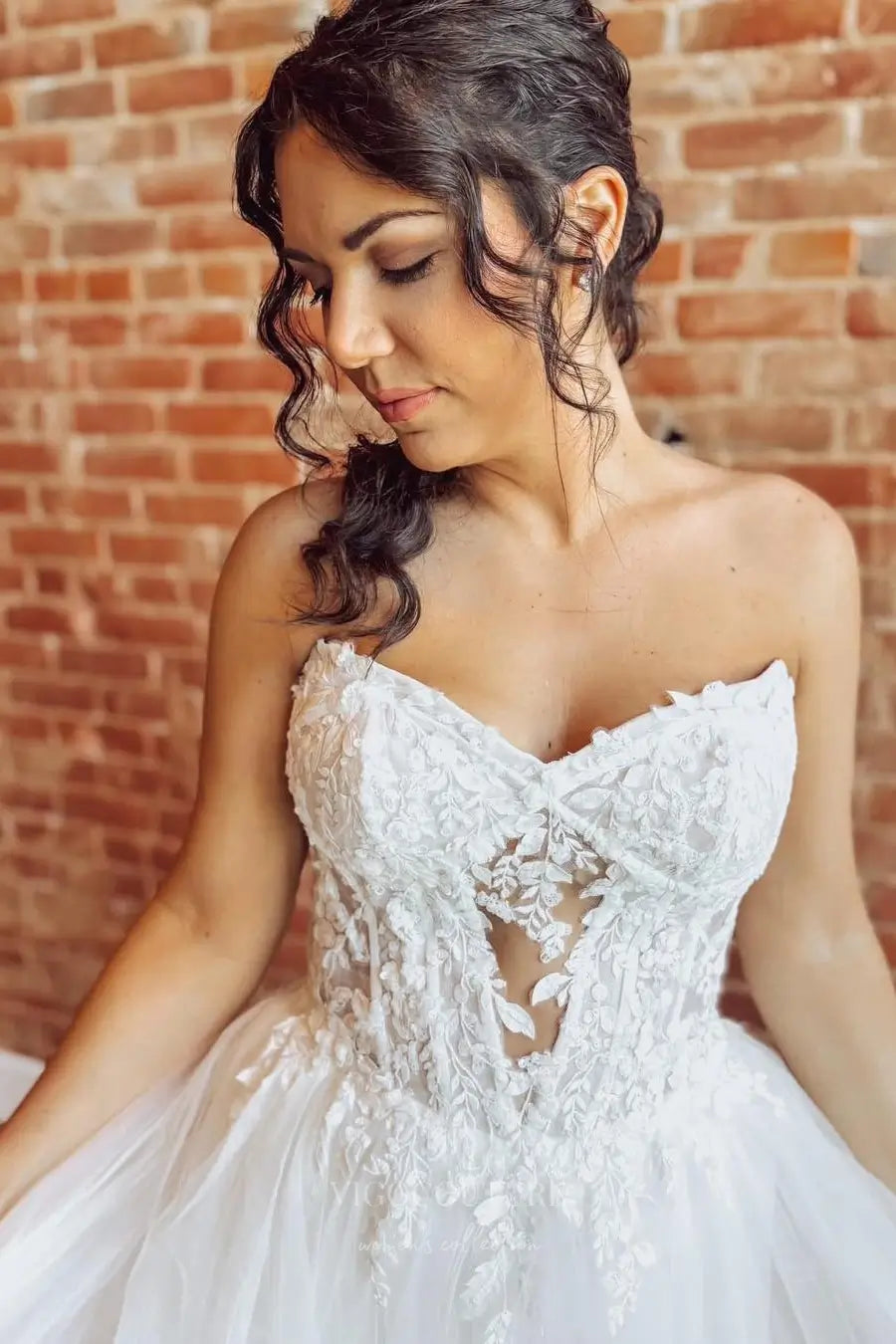 Wedding Dresses 2025 to impress Ivory Strapless Ruffle Tulle Wedding Dress with Lace Appliqué Bodice, Sheer Cutout, High Slit & Chapel Train – W2253-vigocouture-vigocouture