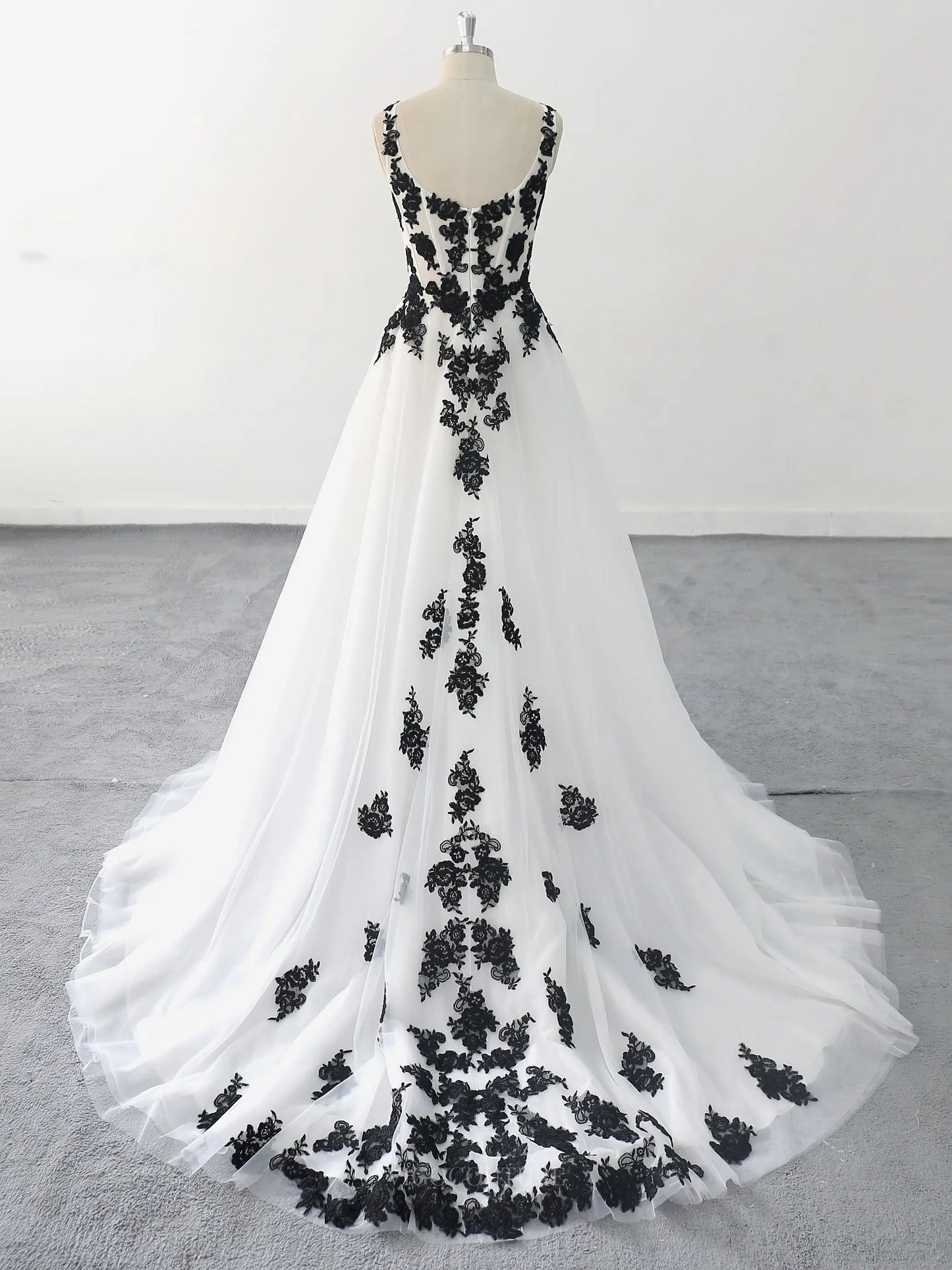 Wedding Dresses 2025 to impress Ivory Tulle Black Lace Wedding Dresses with Sweetheart Neckline & Court Train - MQ031-vigocouture-vigocouture