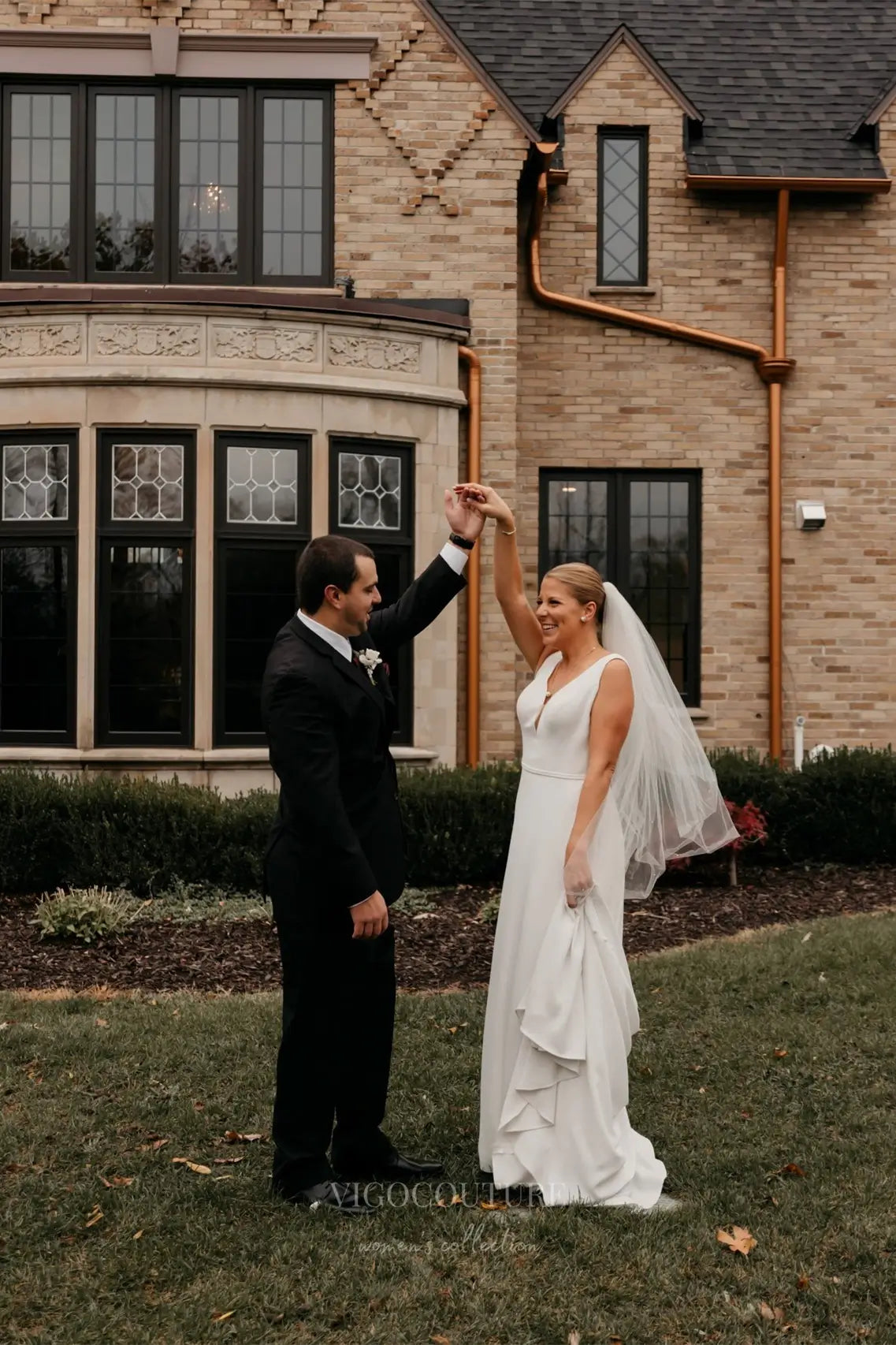 Minimalist Ivory Crepe Wedding Dress with Open Back – W2348 – vigocouture