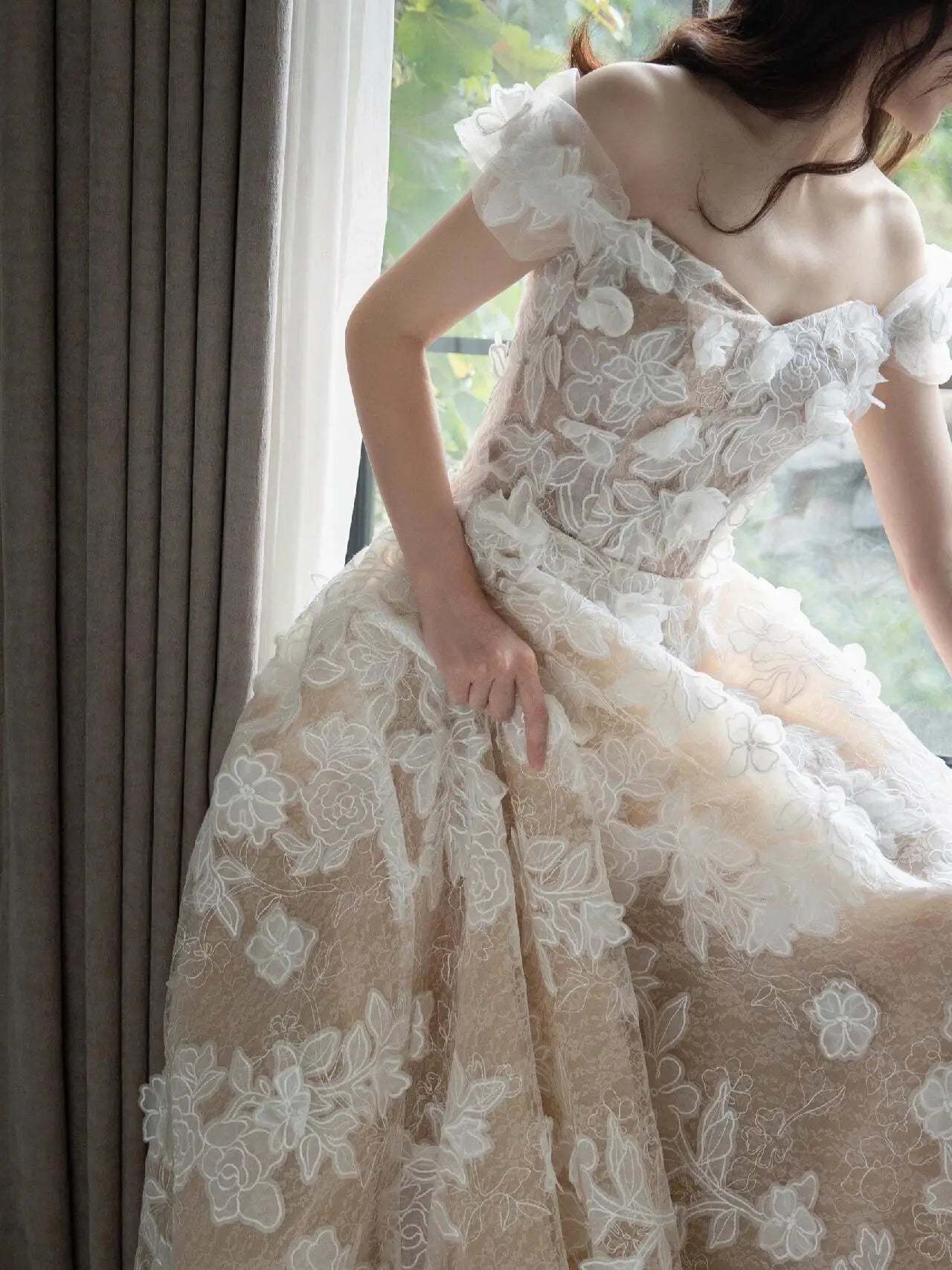 Wedding Dresses 2025 to impress Off-Shoulder Floral Lace Wedding Dress with Nude Lining and 3D Appliqué – RD016-vigocouture-vigocouture