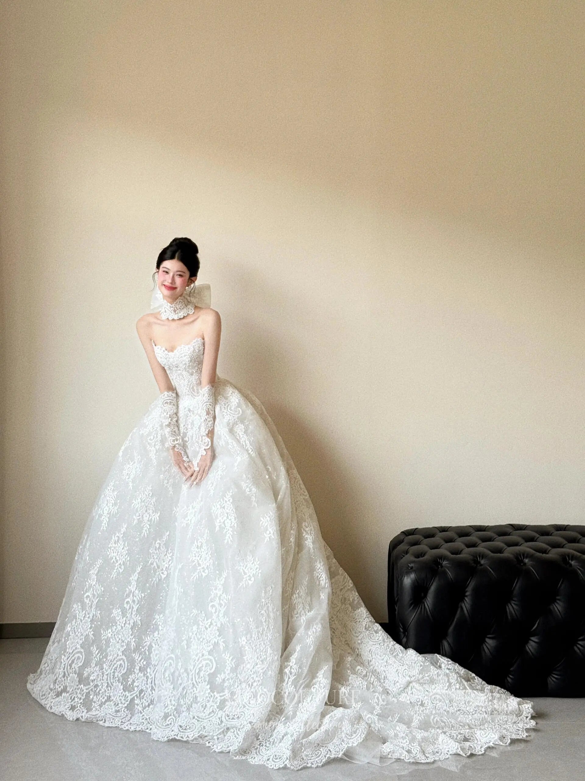 Wedding Dresses 2025 to impress Romantic Lace Ball Gown Wedding Dress with Sweetheart Neckline and Cathedral Train – RD032-vigocouture-vigocouture