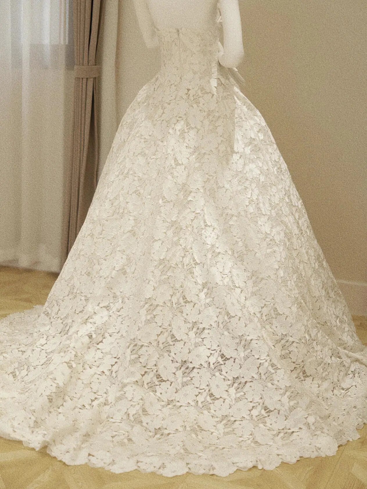 Wedding Dresses 2025 to impress Strapless 3D Floral Lace Ball Gown Wedding Dress with Sweetheart Neckline – Style RD006-vigocouture-vigocouture