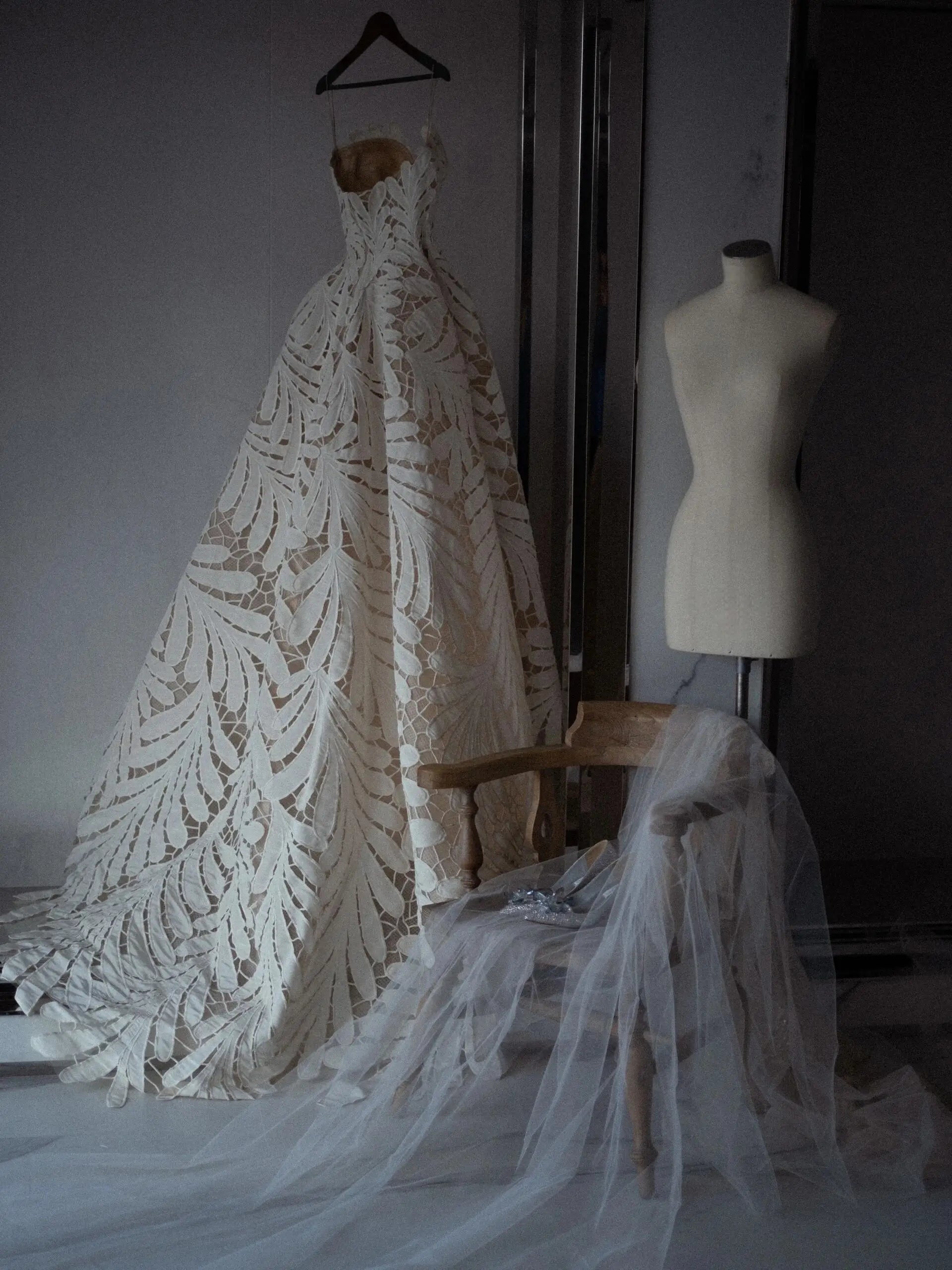 Wedding Dresses 2025 to impress Strapless Leaf Appliqué A-Line Wedding Dress with Sculpted Bodice – RD015-vigocouture-vigocouture