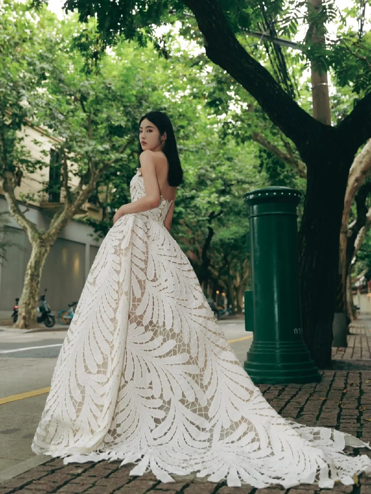 green emerald velvet dress Mermaid V Neck Sleeveless Leaf Lace Wedding Dress SPF076 – TANYA BRIDAL main image 1