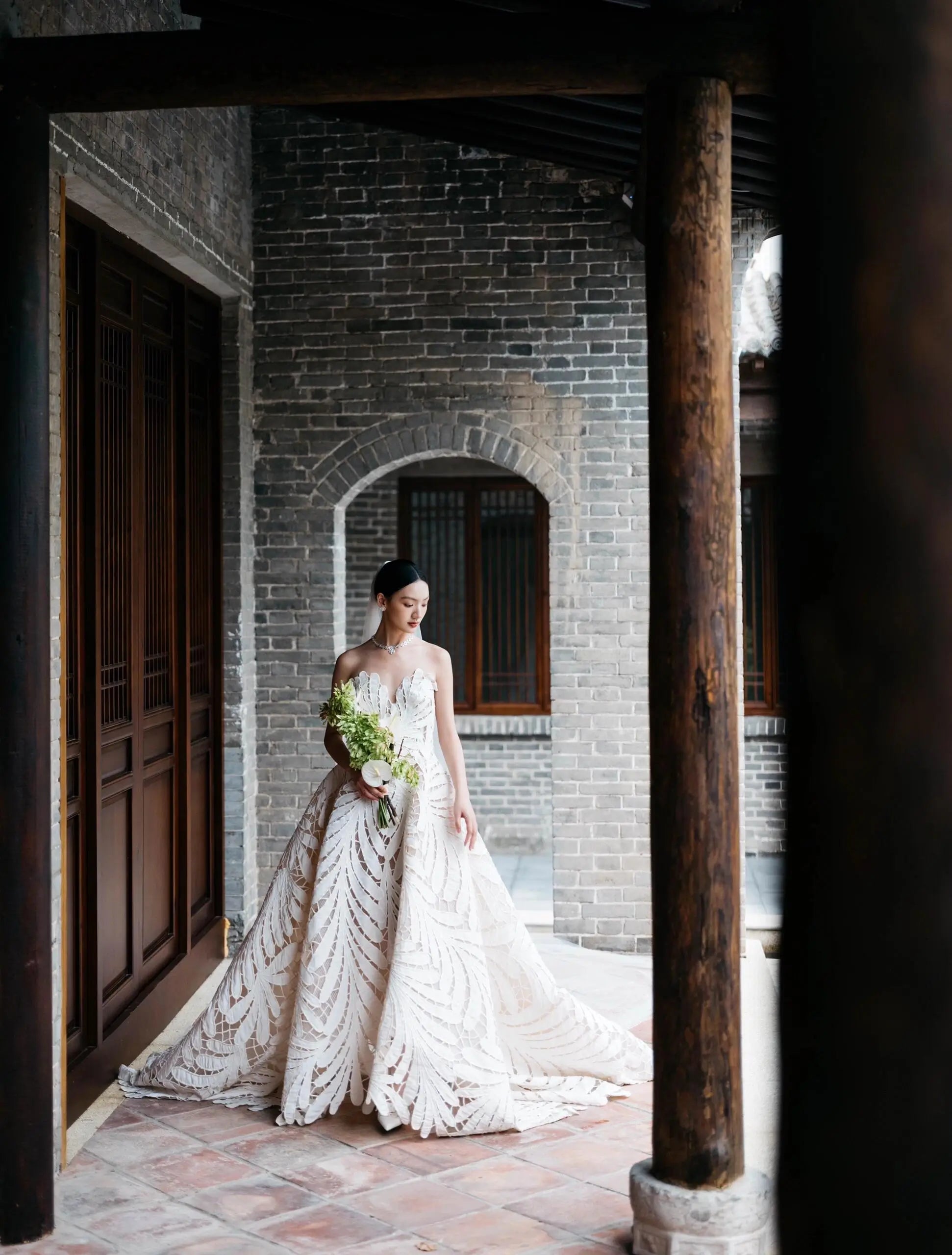 Wedding Dresses 2025 to impress Strapless Leaf Appliqué A-Line Wedding Dress with Sculpted Bodice – RD015-vigocouture-vigocouture